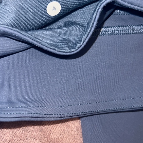 Lululemon cropped size 4 - Picture 5 of 5